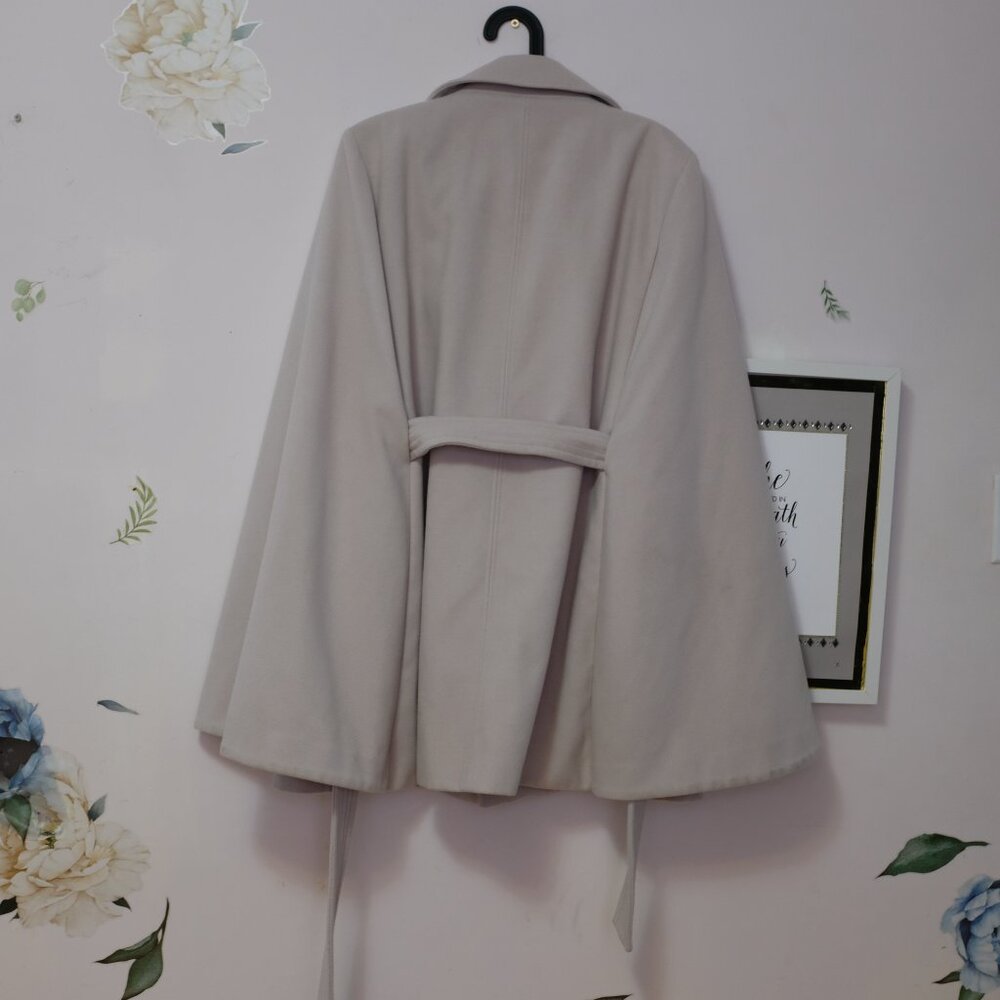 Cape Coat - Picture 5 of 5